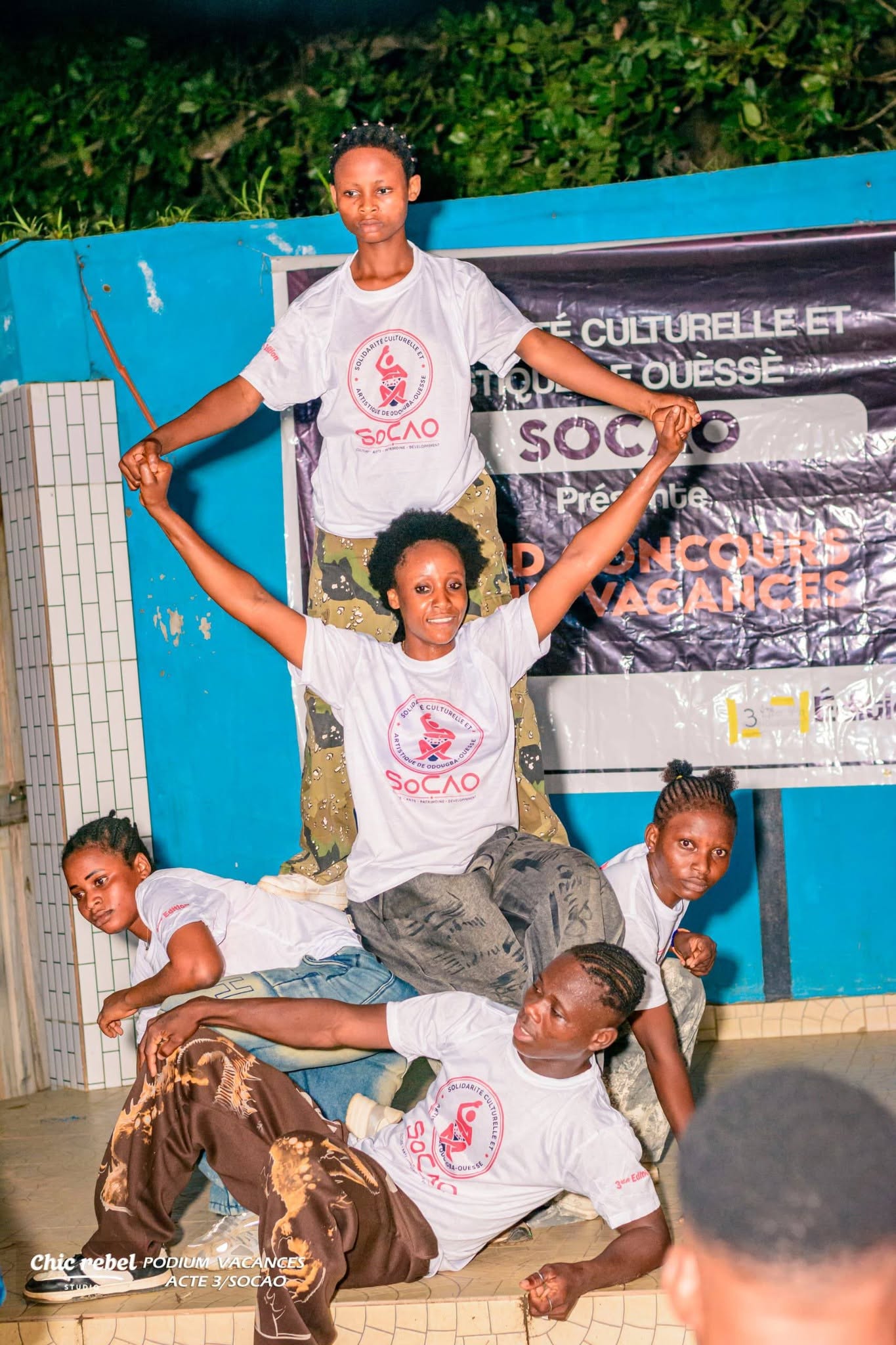 Pyramide chorégraphique de jeunes candidats SoCAO
