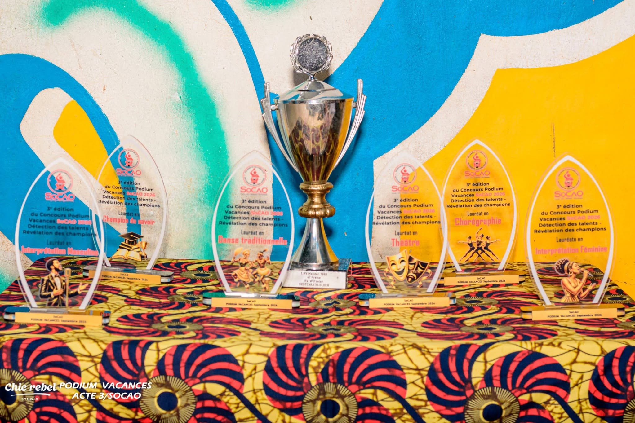 Table des trophées officiels en cristal et coupe d'argent
